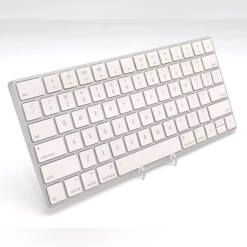 Apple A1644 Magic Keyboard Wireless Bluetooth Mint Conditions Working Great